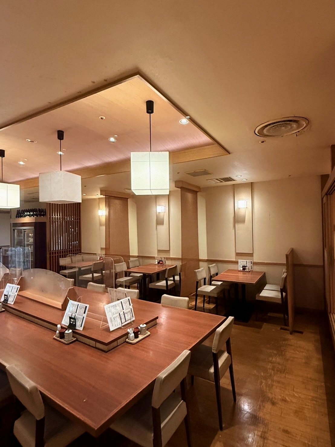 ピアタ本店 店内